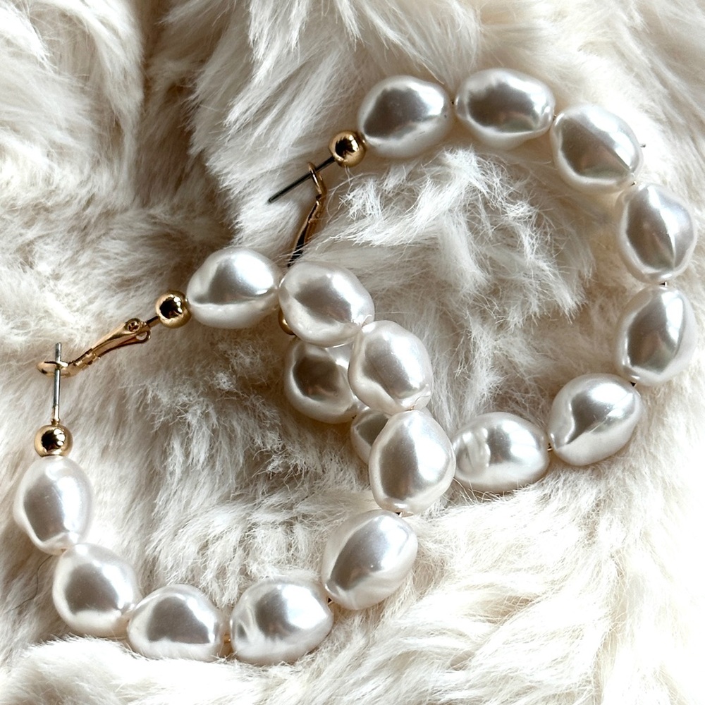 Elegant Pearl Hoop Earrings with Gold Accents - White Pearlescent